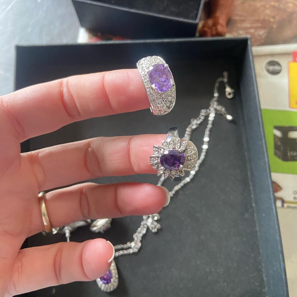 Elegant Silver and Purple Jewelry Set - Picture 4 of 4